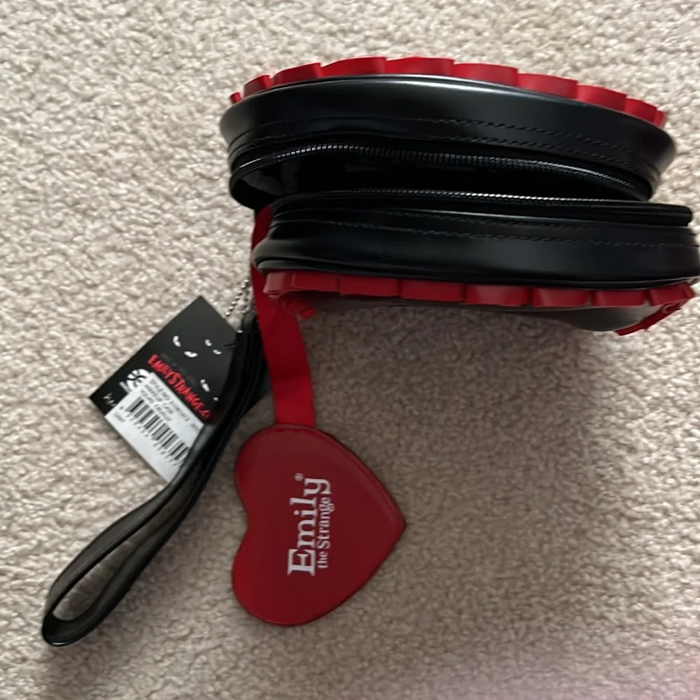 NWT- Emily The Strange Vintage Make up Bag. - Picture 5 of 14